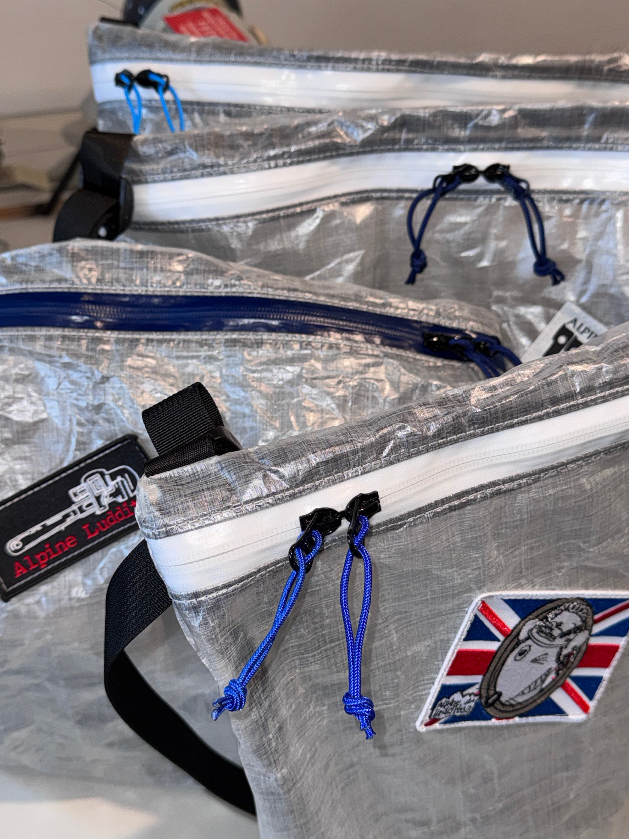 zippered Dyneema musette bag