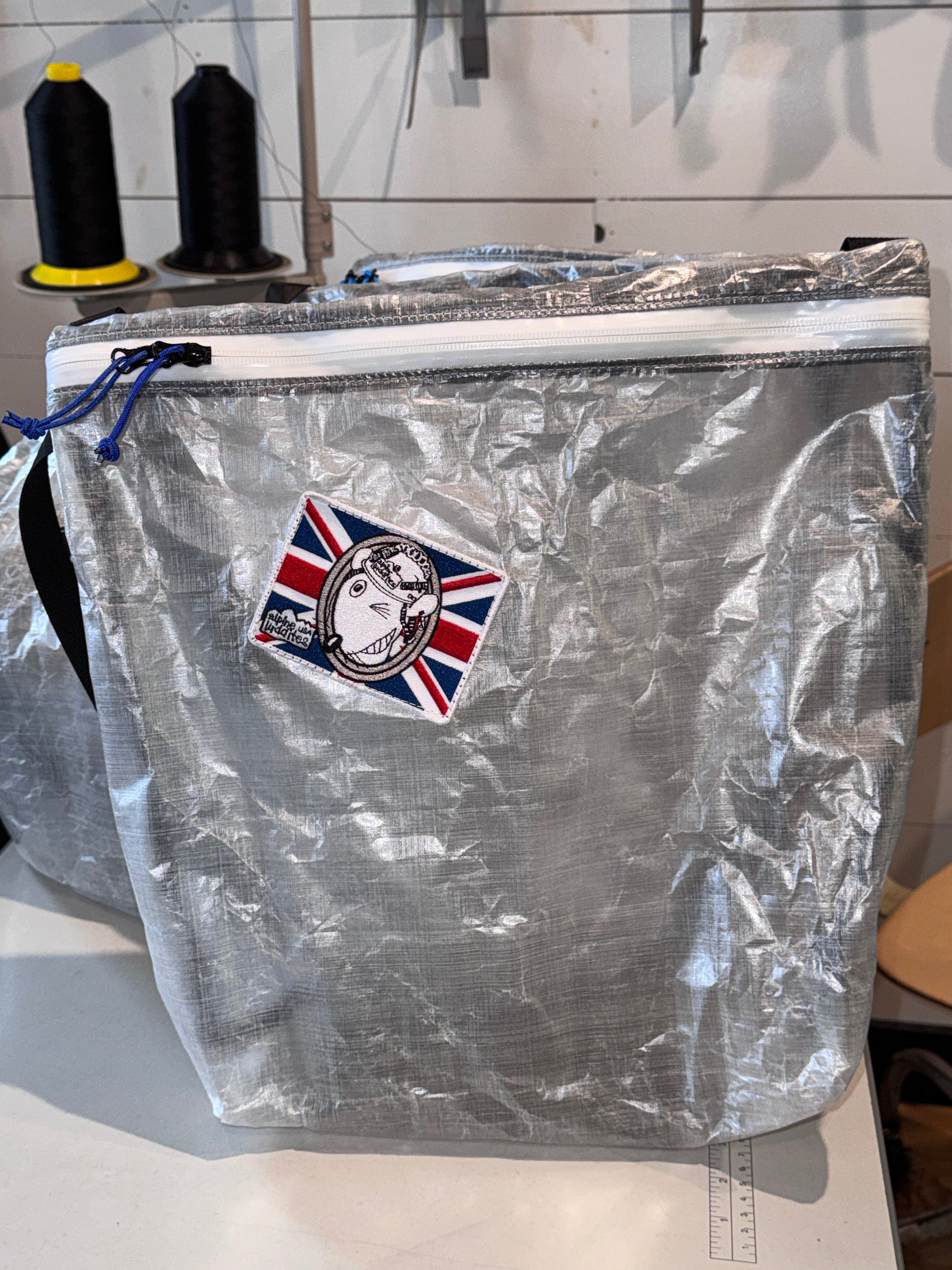 zippered Dyneema musette bag
